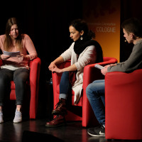 lit.COLOGNE 2018: Das Gespräch mit Güner Yasemin Balcı (Mitte) moderierten Schüler der Gesamtschule Rodenkirchen. © Ast/Jürgens