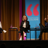 lit.COLOGNE 2019: Moderator Louis Klamroth spricht mit Miriam Meckel und Frank Schätzing über künstliche Intelligenz. © Ast/Juergens