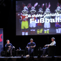 lit.COLOGNE 2023: Philipp Köster und 11 FREUNDE erzählen die andere Geschichte des Fußballs ©Ast/Juergens