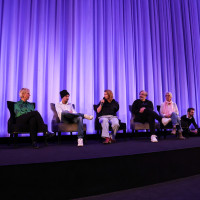 lit.COLOGNE 2023: Filmpremiere: #undwarumbistduhier - mit Annette Frier, Cordula Stratmann, Dietlinde Stroh, Peter Trabner, Martin Reinl, Carsten Haffke und Toni ©Ast/Juergens