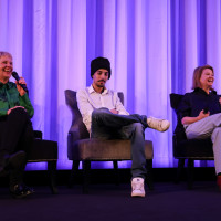 lit.COLOGNE 2023: Filmpremiere: #undwarumbistduhier - mit Annette Frier, Cordula Stratmann, Dietlinde Stroh, Peter Trabner, Martin Reinl, Carsten Haffke und Toni ©Ast/Juergens