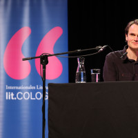 lit.COLOGNE 2023: „Ich bin zu alt, such dir junge Künstler!“ Claudia Michelsen, Fabian Hinrichs und Knut Elstermann präsentieren die schönsten Künstlerkorrespondenzen ©Ast/Juergens