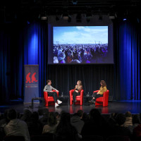 lit.COLOGNE 2023: Klasse-Buch - Linda Kastrup & Aimée van Baalen: #dieerdebrennt. Wie weit gehen wir? Mod.: Benni Bauerdick ©Kai Schulz