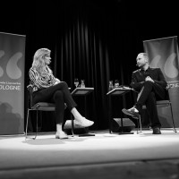 lit.COLOGNE 2025: 18.03.: Werte im Wandel – Ein Kompass für die Zukunft mit Maja Göpel, Mod.: Friedemann Karig ©Hieronymus Rönneper