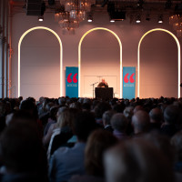lit.COLOGNE 2025: 25.03. „Die Sonne scheint immer. Für die Wolken kann ich nichts.“ Was Hubertus Meyer-Burckhardt von seiner Großmutter über das Leben lernte ©Katja Tauber
