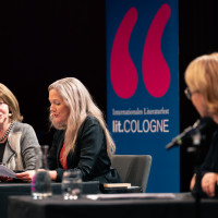 lit.COLOGNE 2025: 29.03.: Für immer – Maja Lunde und Mariele Millowitsch über eine Welt im Stillstand. Mod.: Angela Spizig ©Hieronymus Rönneper
