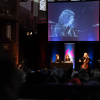 lit.COLOGNE 2025: 18.03.: Kaltes Krematorium – Carolin Emcke und Lena Gorelik über József Debreczeni. Mit Anja Lechner am Violoncello ©Katja Tauber
