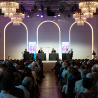 lit.COLOGNE 2026: 07.03. Zur Eröffnung: Julian Barnes und Robert Habeck über Wahrheit und Dichtung Mit Frank Arnold Mod.: Tobias Rüther © Hieronymus Rönneper