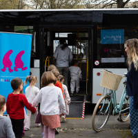 lit.COLOGNE 2026: 10.03. VA208 VorschulBus-Lesung: Jule Wellerdiek - Ein Pokal für den Schakal © Hieronymus Roenneper