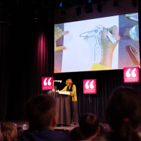 lit.COLOGNE 2026: 12.03. VA229 KlasseBuch: Ute Krause - Die Musketiere und die fliegenden Teigtaschen © Katja Tauber