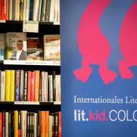 lit.COLOGNE 2026: 17.03. VA251 KlasseBuch: Markus Hennig Waschbär Willi Wunderquatsch © Katja Tauber