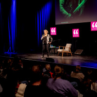 lit.COLOGNE 2026: 20.03. VA272 KlasseBuch: Katja Brandis – Windwalkers. Helden der Lüfte © Katja Tauber