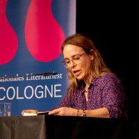 lit.COLOGNE 2026: 11.03. VA 33: Colin Walsh und Anneke Kim Sarnau präsentieren einen packenden Thriller aus Irland, Mod.: Margarete von Schwarzkopf © Katja Tauber