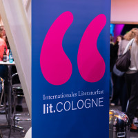 lit.COLOGNE 2026: 14.03. VA51 Zwei Seiten - Der Podcast über Bücher Mit Mona Ameziane und Christine Westermann © Hieronymus Rönneper