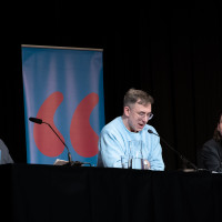 lit.COLOGNE 2026: 19.03. VA89 NACHSITZEN! Christiane Paul, Dimitrij Schaad und Tijan Sila drücken die Schulbank © Katja Tauber
