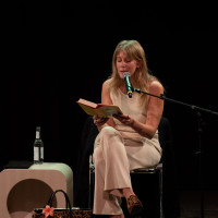 lit.COLOGNE POP 2025: lit.COLOGNE POP Sonntag - Diskurs: Jovana Reisinger mit „Pleasure” ©Peter Wendebourg
