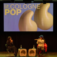 lit.COLOGNE POP 2025: lit.COLOGNE POP Sonntag - Musik: Ebow über ihre Lyrics ©Peter Wendebourg