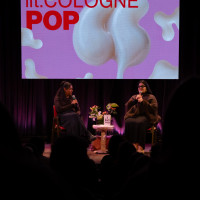 lit.COLOGNE POP 2026: 07.03. lit.COLOGNE POP - Samstag Alice Hasters trifft Yasmine M’Barek über Empathie und Debattenkultur © Ella Seeger