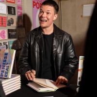 lit.COLOGNE POP 2026: 07.03. lit.COLOGNE POP - Samstag Evan Hugo Tepest mit „Sind Penisse real?“ Mod.:  Fikri Anıl Altıntaş © Ella Seeger