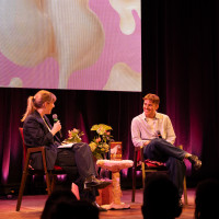 lit.COLOGNE POP 2026: 07.03. lit.COLOGNE POP - Samstag Nelio Biedermann mit „Lázár” Mod.: Miriam Zeh © Ella Seeger