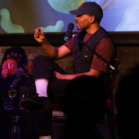 lit.COLOGNE POP 2026: 06.03. lit.COLOGNE POP - Freitag சிந்துஜன் வரதராஜா (sinthujan varatharajah) mit „wo zeit stehen bleibt“ – Preview! Mod.: Duygu Ağal © Ella Seeger