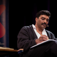 lit.COLOGNE spezial 2025: 18.09. OCEAN VUONG: DER KAISER DER FREUDE. Mod.: Senthuran Varatharajah, dt. Text: Fabian Busch ©Katja Tauber